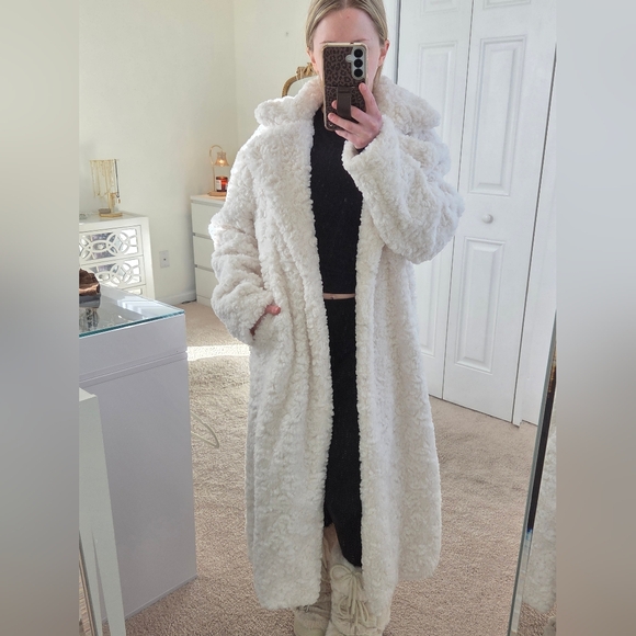 New With Tags! Elie Tahari Faux Fur White Coat Size Small - Picture 9 of 10